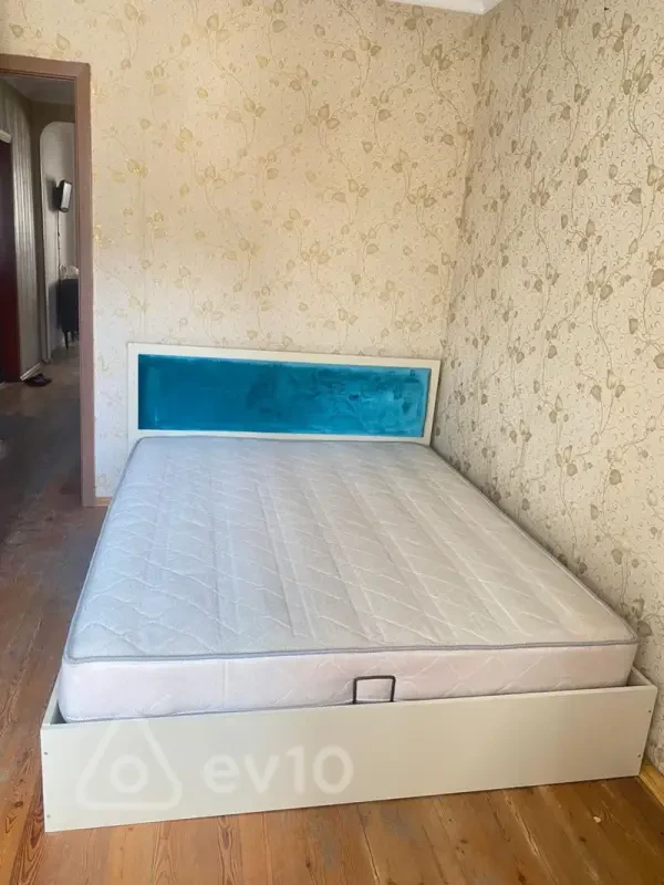 Kirayə verilir 2 otaqlı köhnə tikili 60 m²