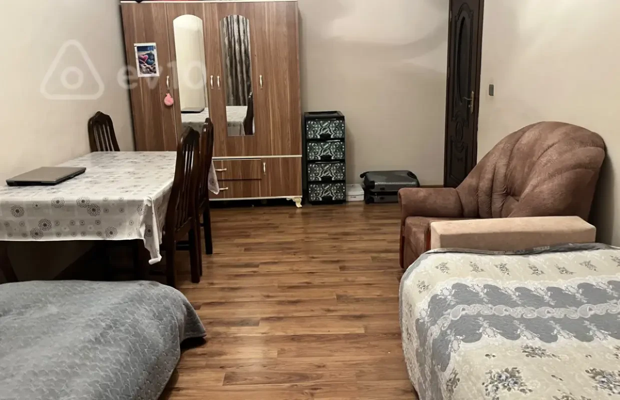 Kirayə verilir 3 otaqlı köhnə tikili 100 m²