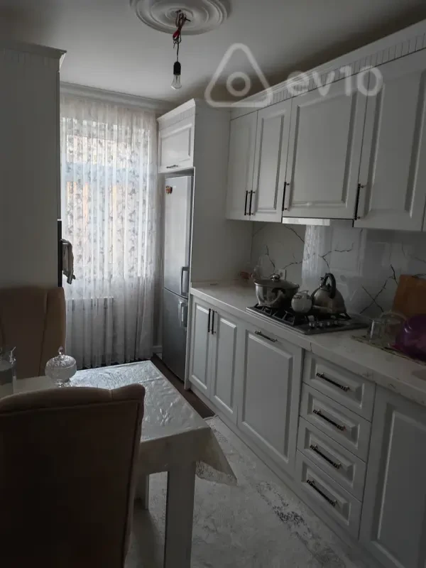 Satılır 4 otaqlı köhnə tikili 90 m²