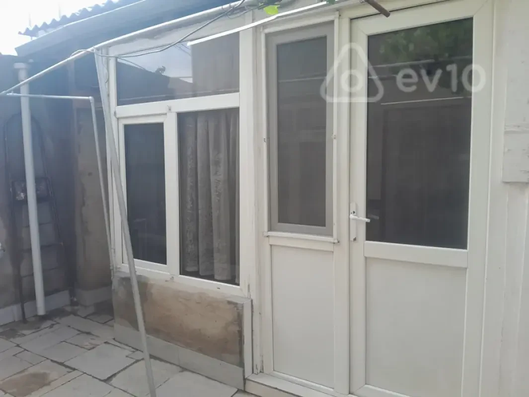 Kirayə verilir 1 otaqlı həyət evi 150 m²