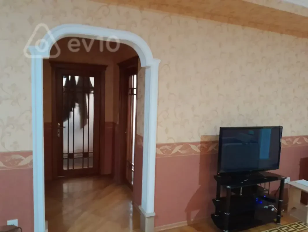 Kirayə verilir 4 otaqlı yeni tikili 100 m²