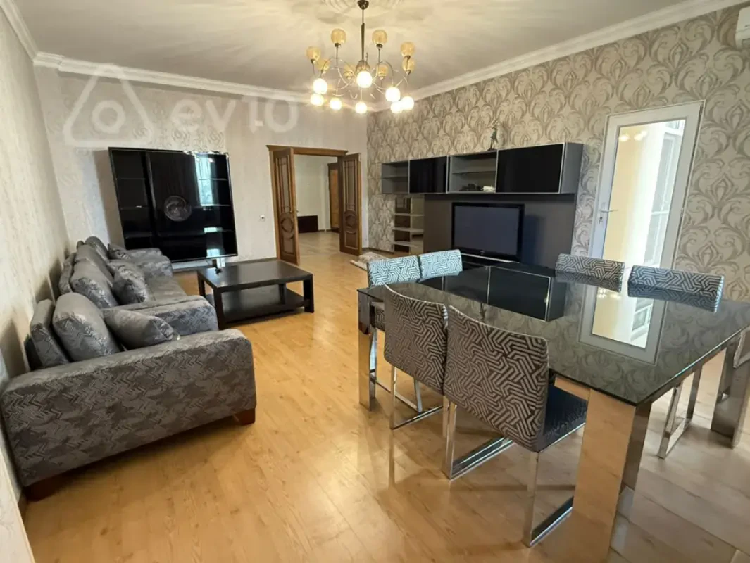 Kirayə verilir 4 otaqlı yeni tikili 160 m²