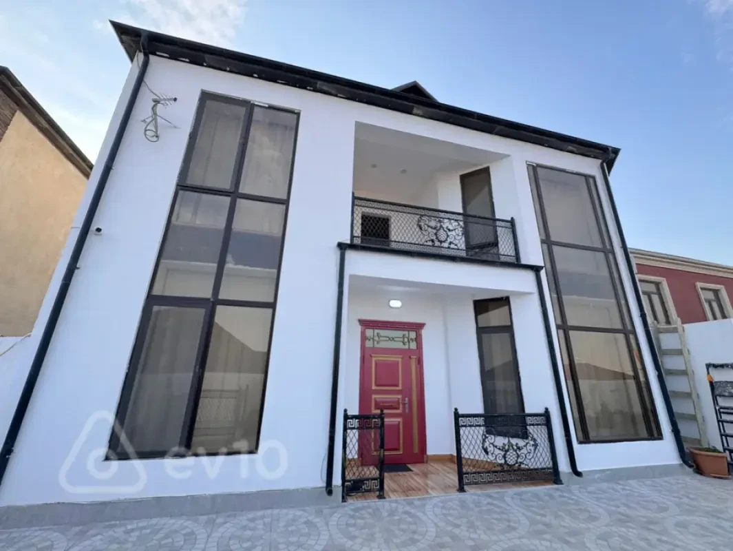 Satılır 9 otaqlı həyət evi 550 m²