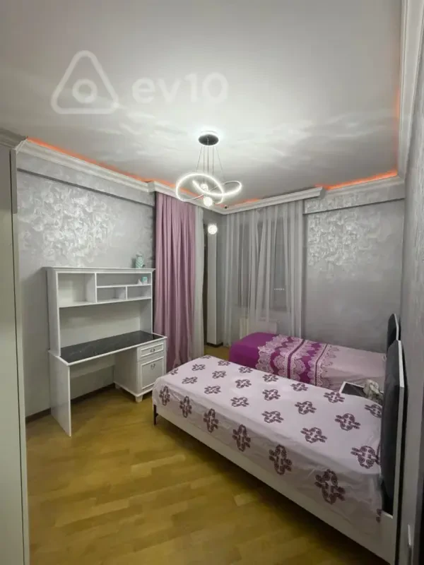 Kirayə verilir 3 otaqlı yeni tikili 130 m²