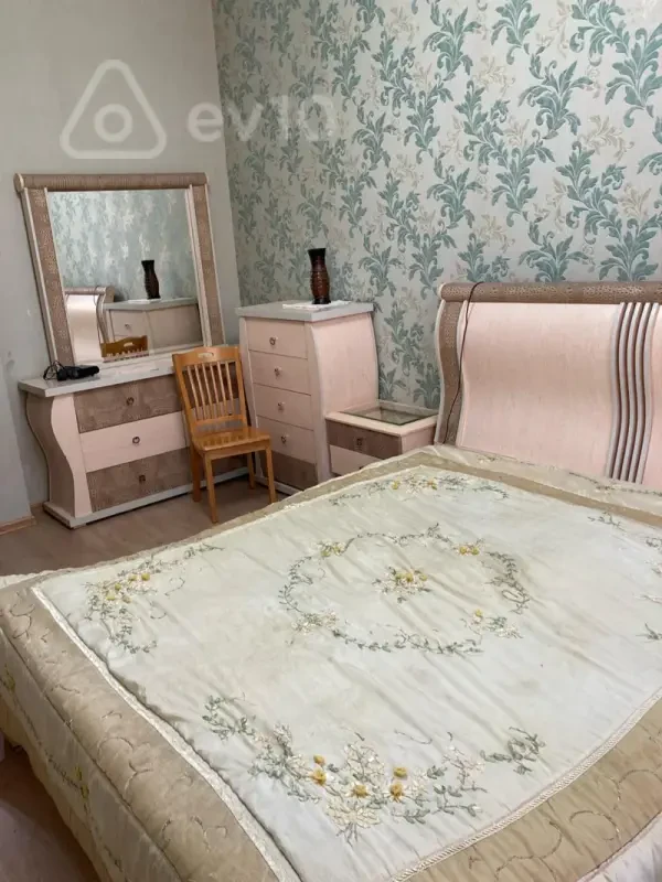 Kirayə verilir 3 otaqlı köhnə tikili 70 m²