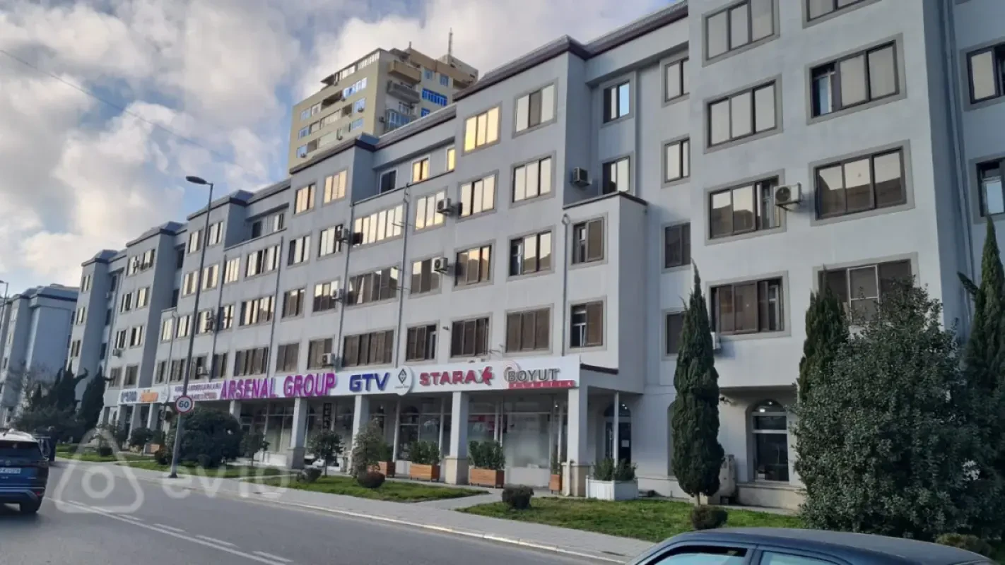 Satılır 1 otaqlı köhnə tikili 80 m²
