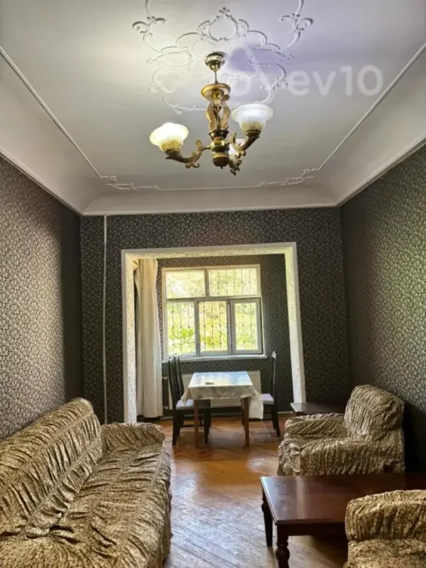 Kirayə verilir 2 otaqlı köhnə tikili 60 m²