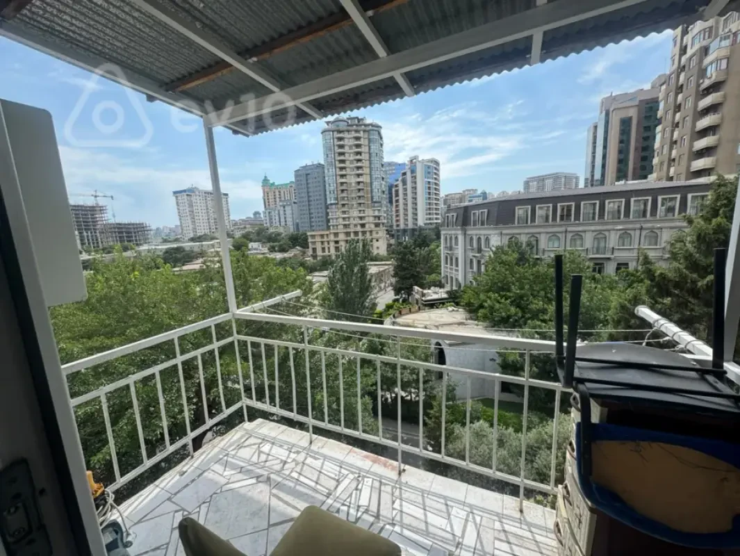 Kirayə verilir 3 otaqlı köhnə tikili 65 m²