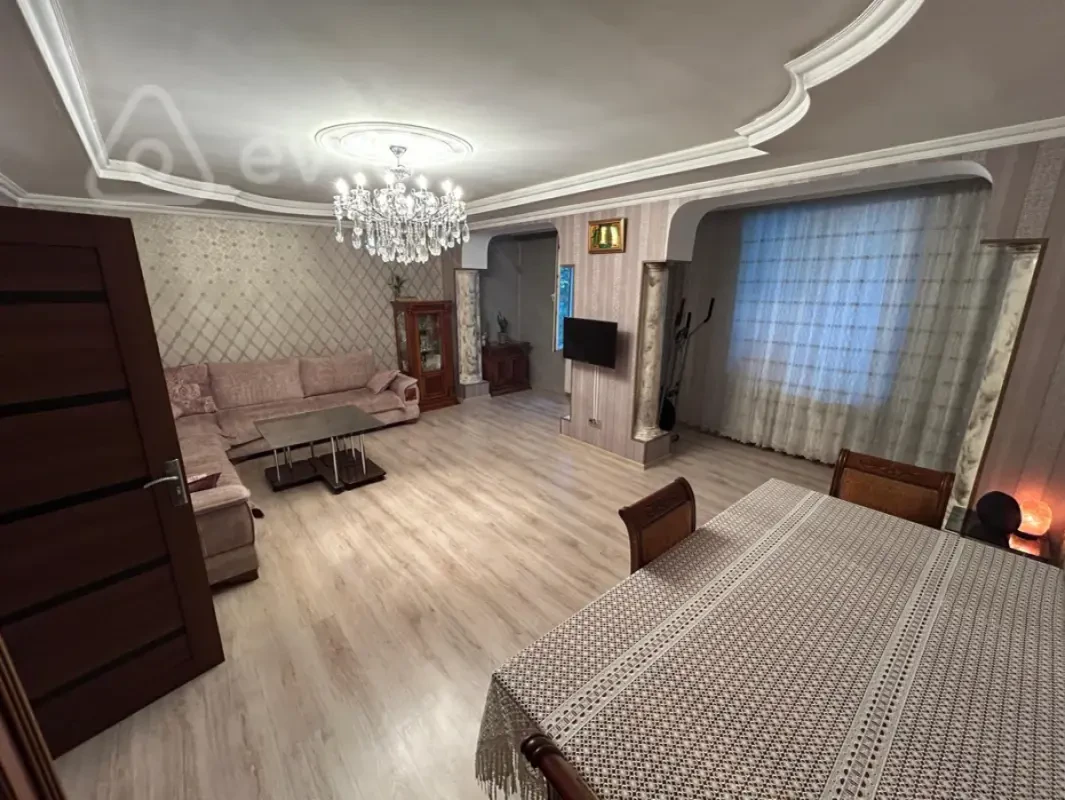 Satılır 4 otaqlı köhnə tikili 87.8 m²