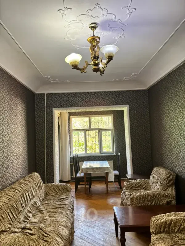 Kirayə verilir 2 otaqlı köhnə tikili 55 m²