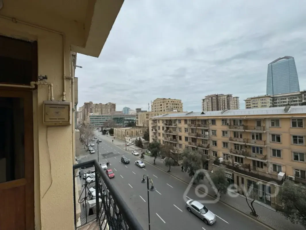 Kirayə verilir 3 otaqlı yeni tikili 105 m²