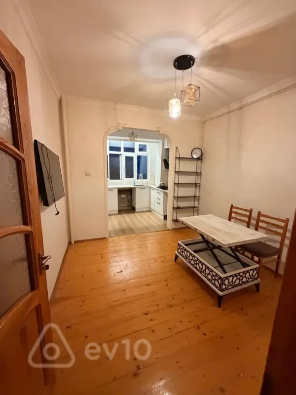 Kirayə verilir 2 otaqlı köhnə tikili 55 m²