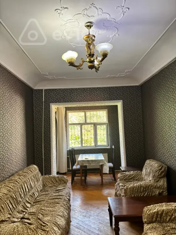 Kirayə verilir 2 otaqlı köhnə tikili 60 m²