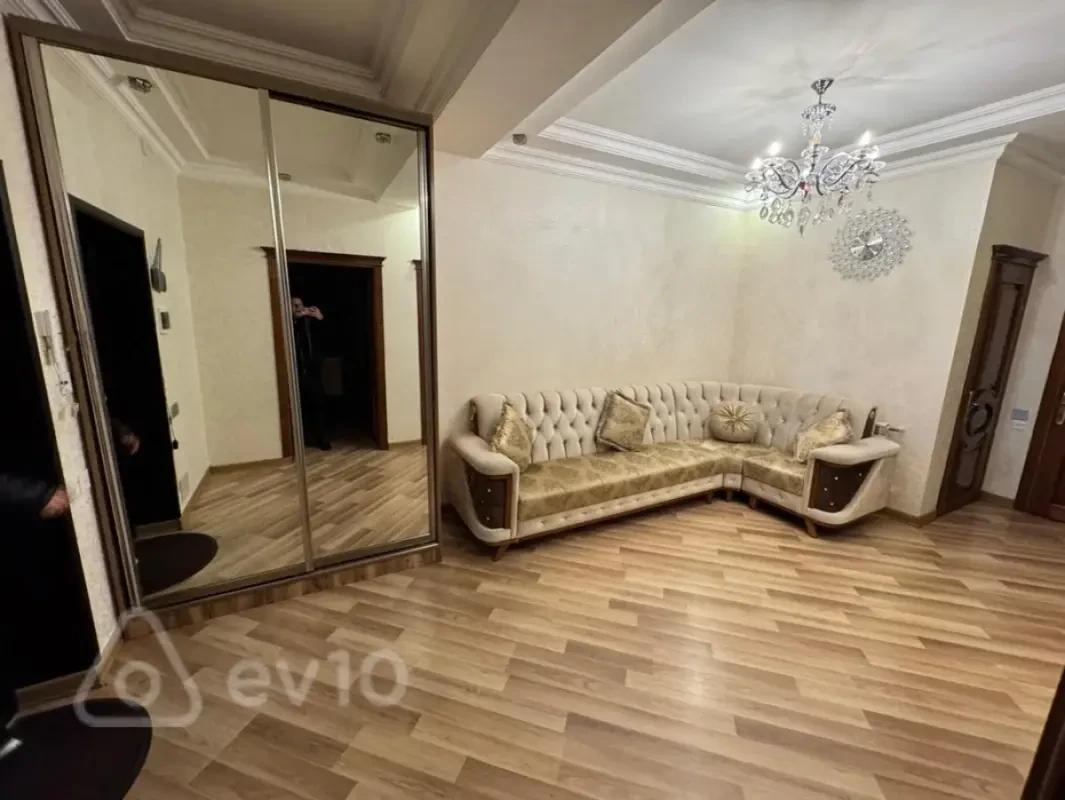 Kirayə verilir 3 otaqlı yeni tikili 100 m²