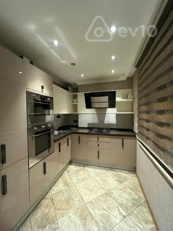 Kirayə verilir 2 otaqlı köhnə tikili 80 m²