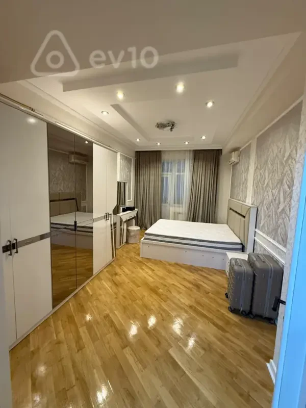 Kirayə verilir 3 otaqlı yeni tikili 120 m²