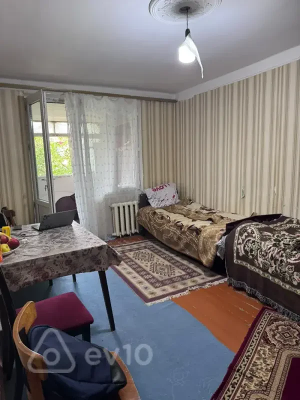Satılır 1 otaqlı köhnə tikili 38 m²