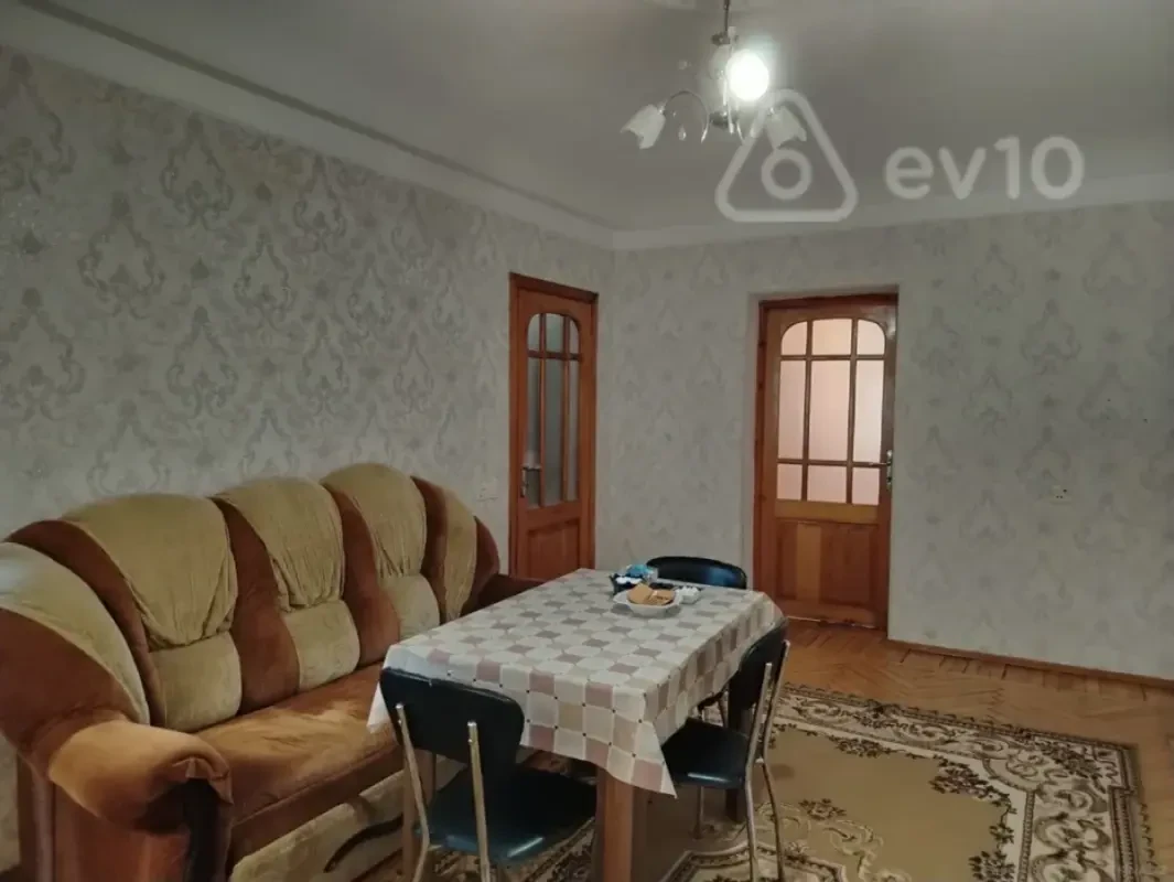 Kirayə verilir 3 otaqlı köhnə tikili 50 m²