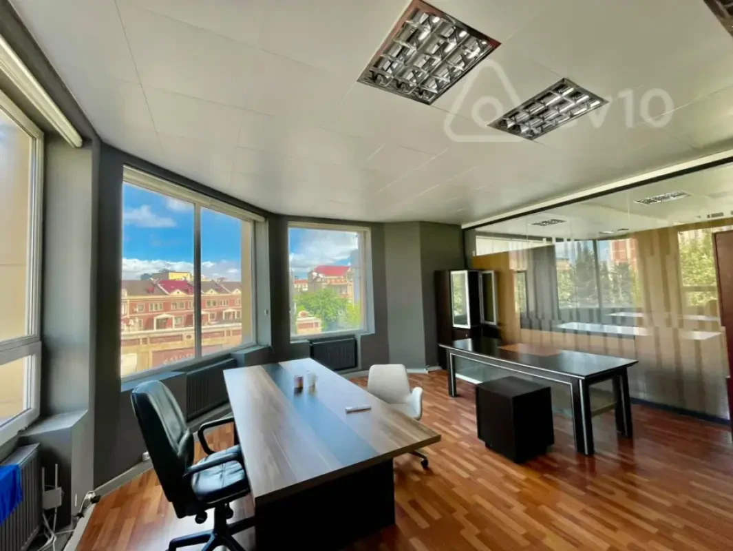 Kirayə verilir 4 otaqlı ofis 90 m²