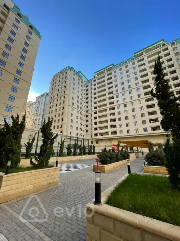 Satılır 4 otaqlı yeni tikili 215 m²