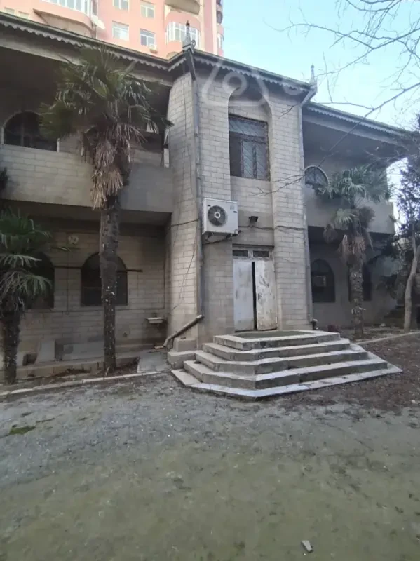 Satılır 5 otaqlı həyət evi 500 m²
