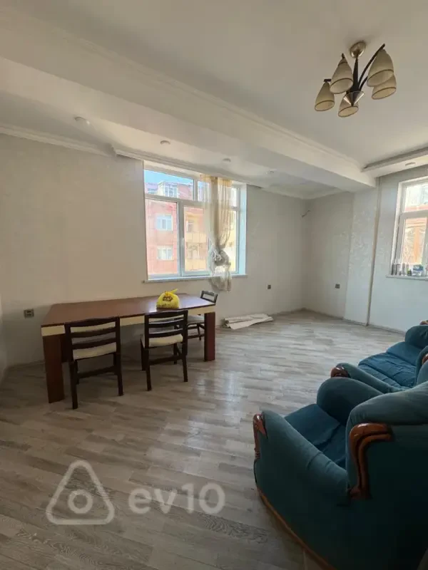 Satılır 2 otaqlı yeni tikili 76 m²