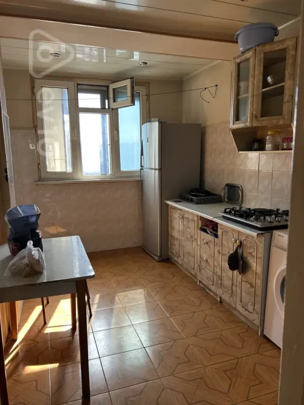 Kirayə verilir 2 otaqlı köhnə tikili 65 m²