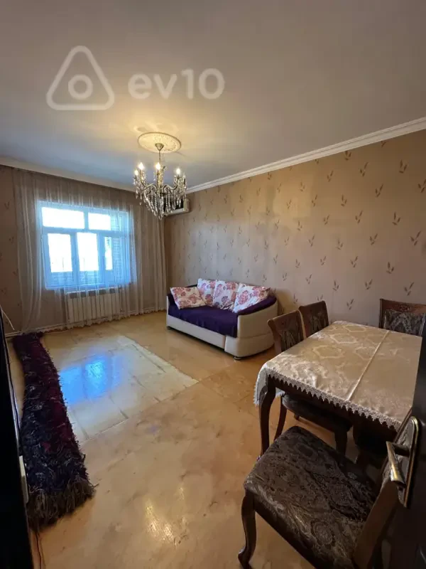 Kirayə verilir 2 otaqlı köhnə tikili 70 m²