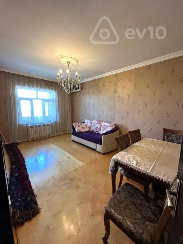 Kirayə verilir 2 otaqlı köhnə tikili 70 m²