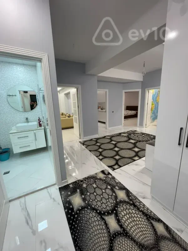 Kirayə verilir 3 otaqlı yeni tikili 135 m²