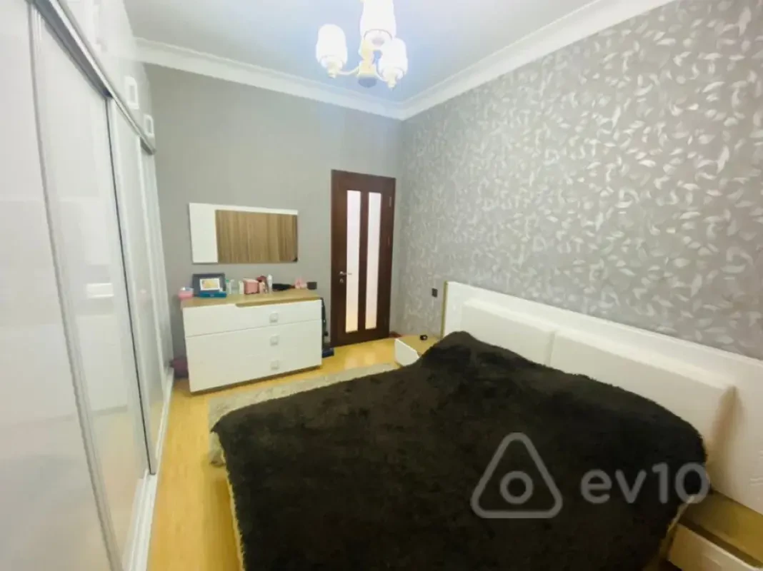 Kirayə verilir 2 otaqlı yeni tikili 80 m²
