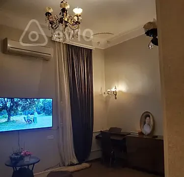 Kirayə verilir 1 otaqlı köhnə tikili 65 m² — Bakı, Səbail 1 otaq 65.00 m²