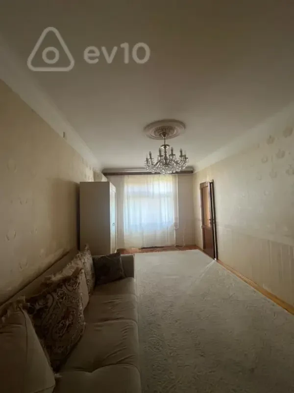 Kirayə verilir 2 otaqlı köhnə tikili 55 m²