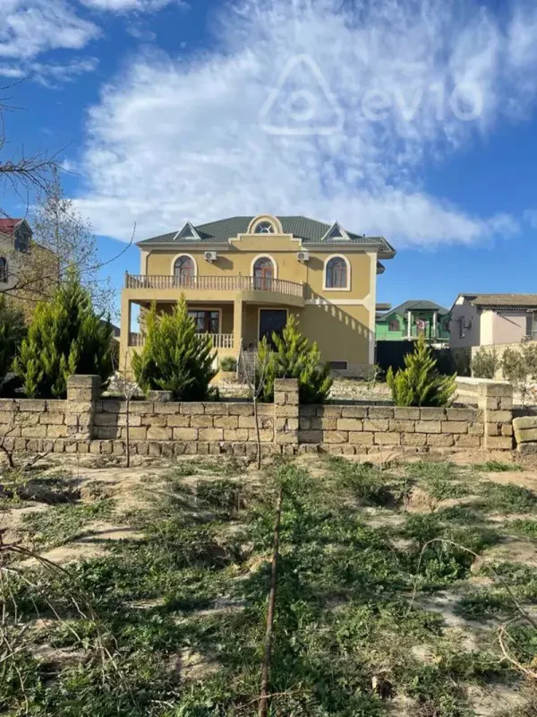 Satılır 8 otaqlı həyət evi 330 m²