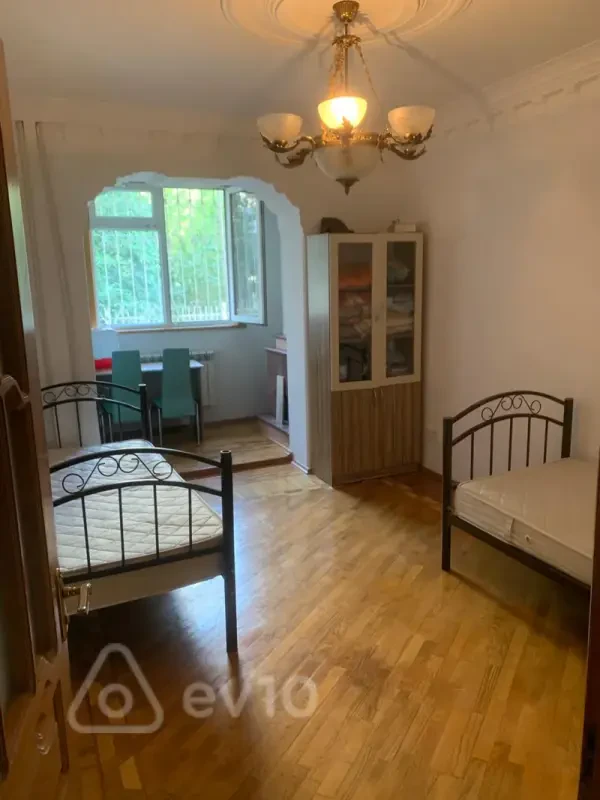 Kirayə verilir 2 otaqlı köhnə tikili 60 m²