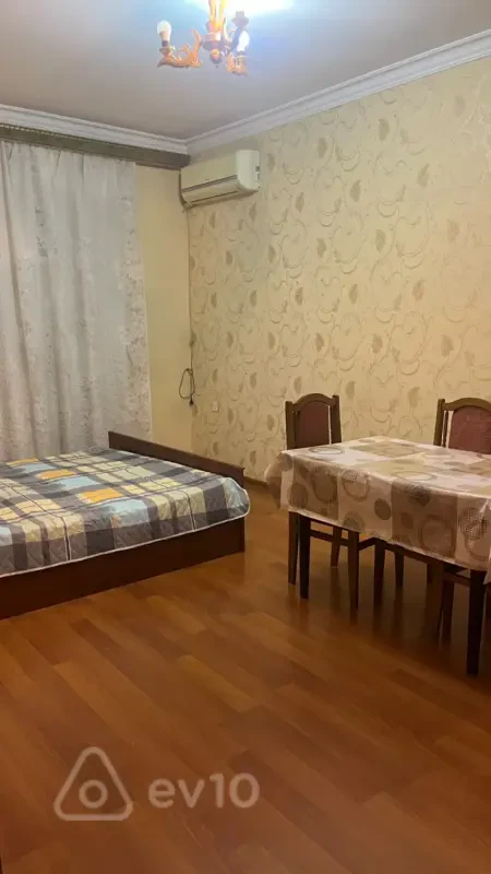 Kirayə verilir 2 otaqlı köhnə tikili 65 m²