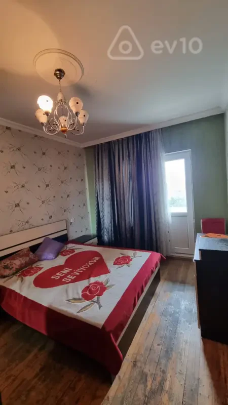 Kirayə verilir 2 otaqlı köhnə tikili 66 m²