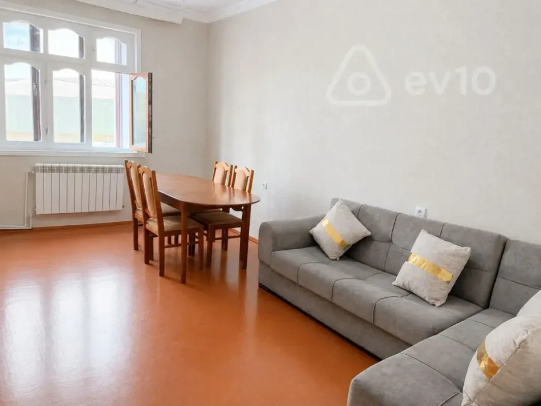 Kirayə verilir 3 otaqlı köhnə tikili 85 m²