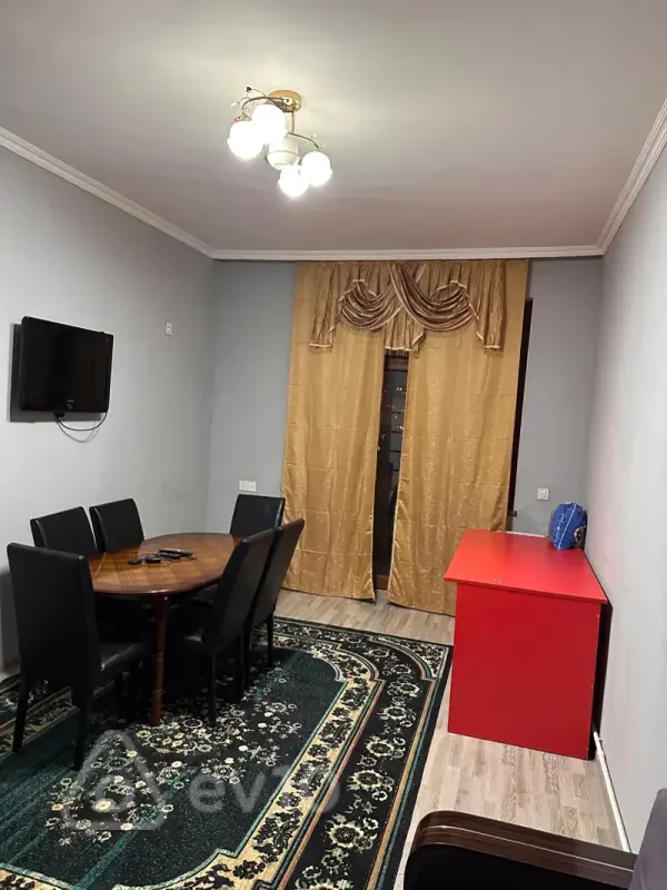 Kirayə verilir 2 otaqlı yeni tikili 65 m²