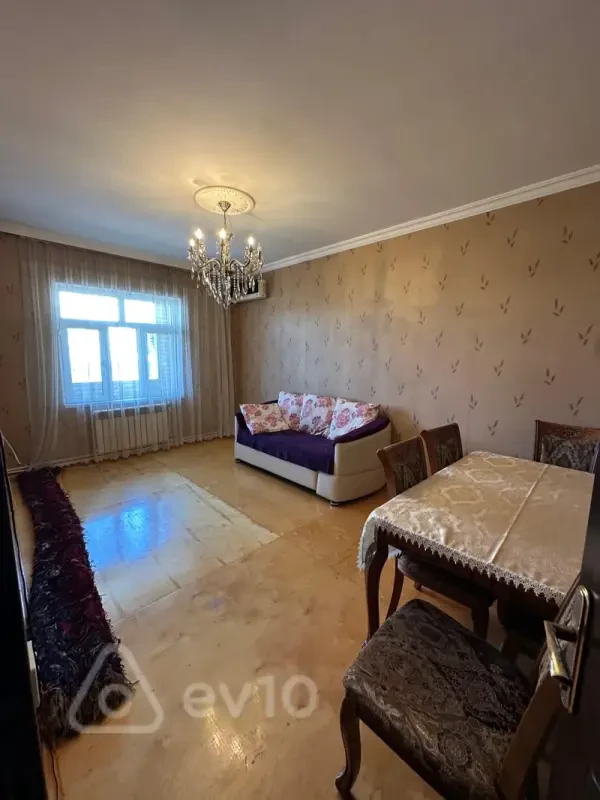 Kirayə verilir 2 otaqlı köhnə tikili 65 m²