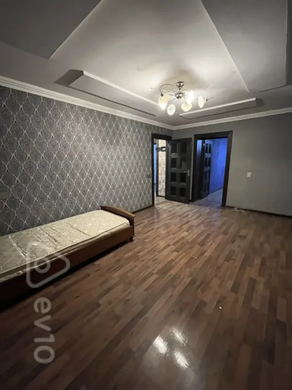 Kirayə verilir 3 otaqlı köhnə tikili 90 m²