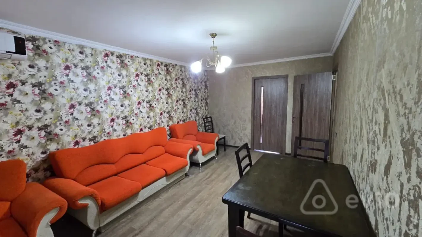 Kirayə verilir 3 otaqlı köhnə tikili 80 m²