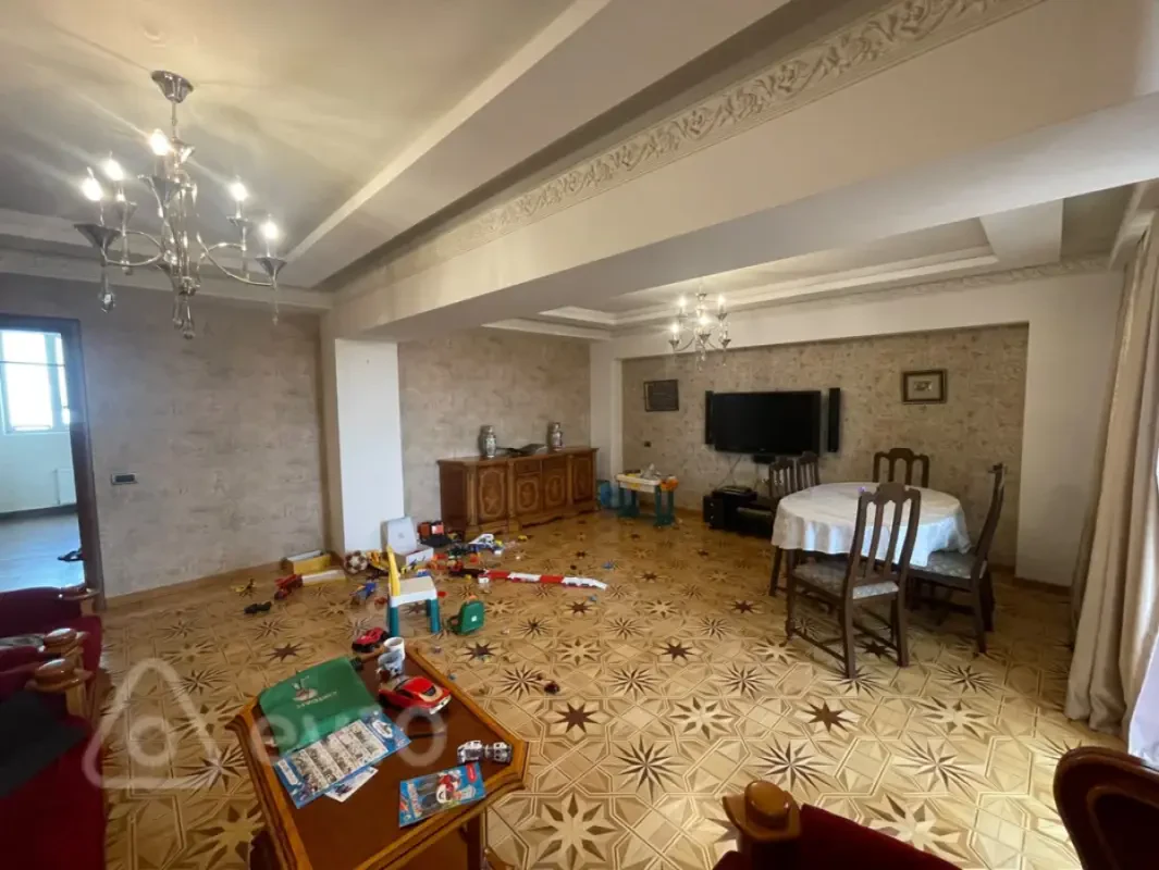 Satılır 6 otaqlı köhnə tikili 170 m²