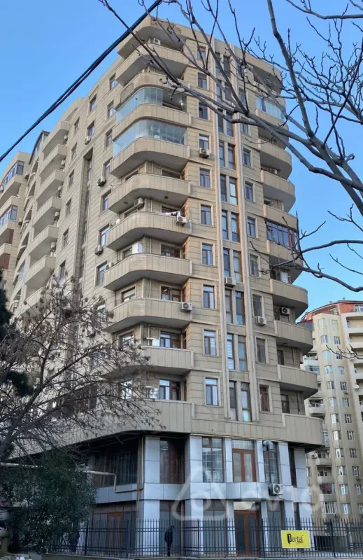 Kirayə verilir 3 otaqlı yeni tikili 130 m²