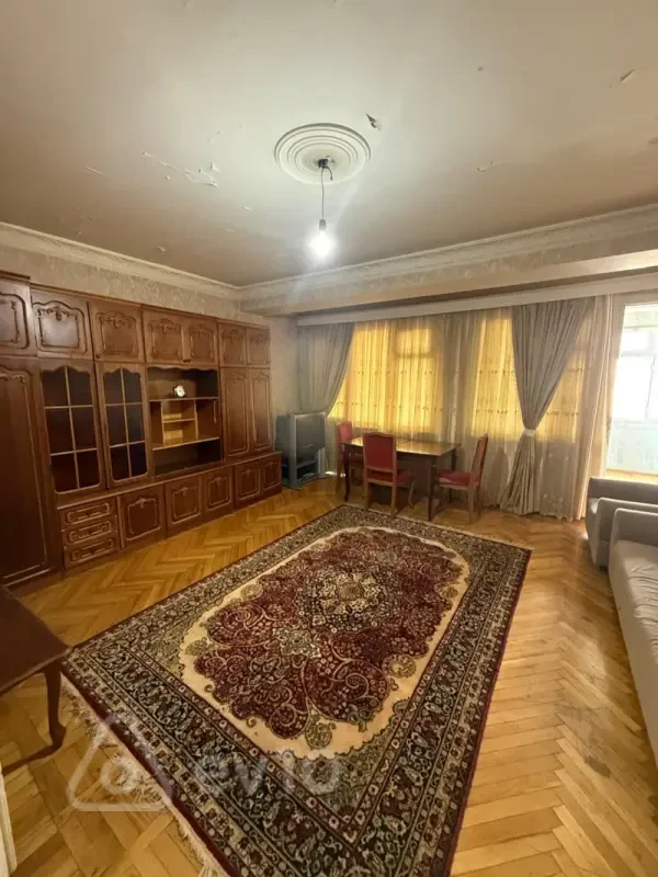 Kirayə verilir 4 otaqlı köhnə tikili 100 m²