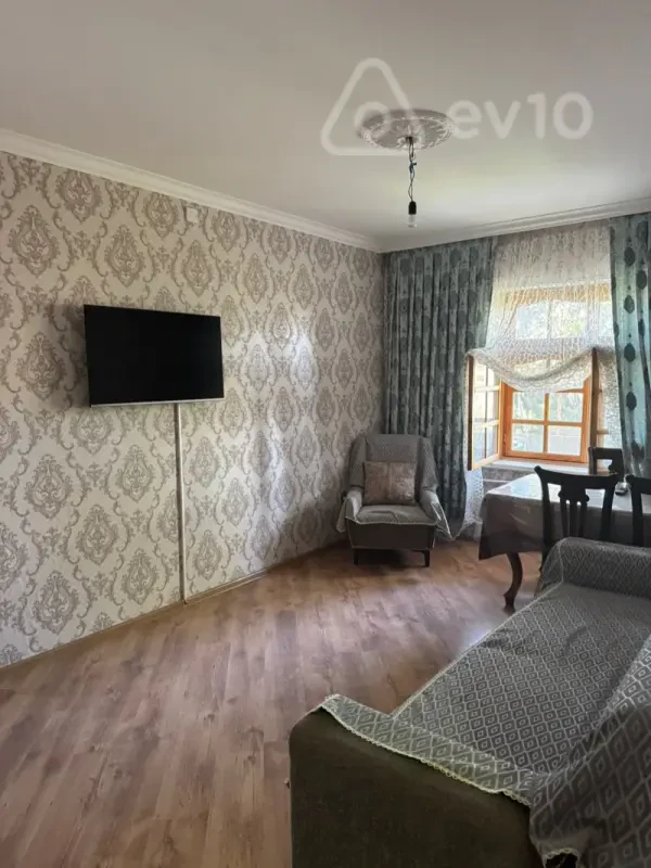 Kirayə verilir 2 otaqlı köhnə tikili 61 m²