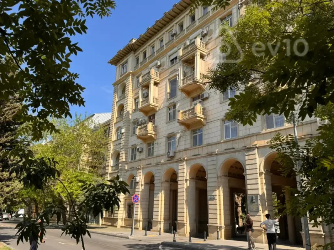 Satılır 3 otaqlı köhnə tikili 80 m²