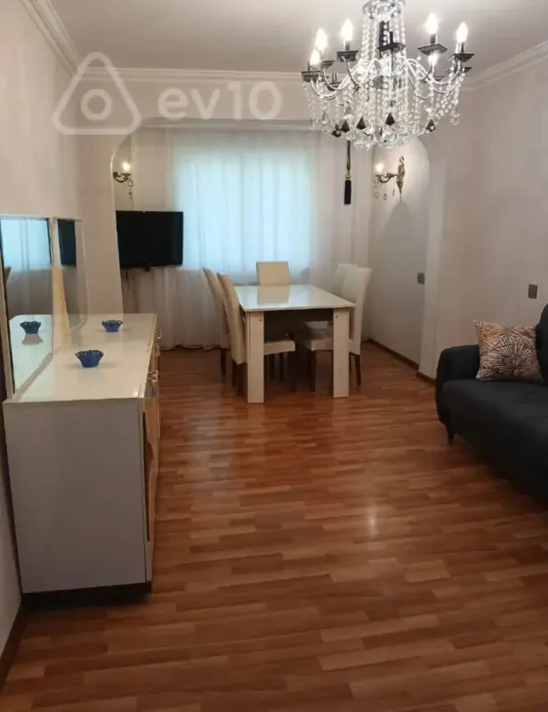 Kirayə verilir 2 otaqlı köhnə tikili 55 m²