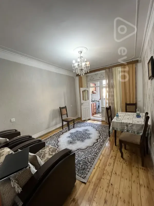 Kirayə verilir 3 otaqlı köhnə tikili 90 m²