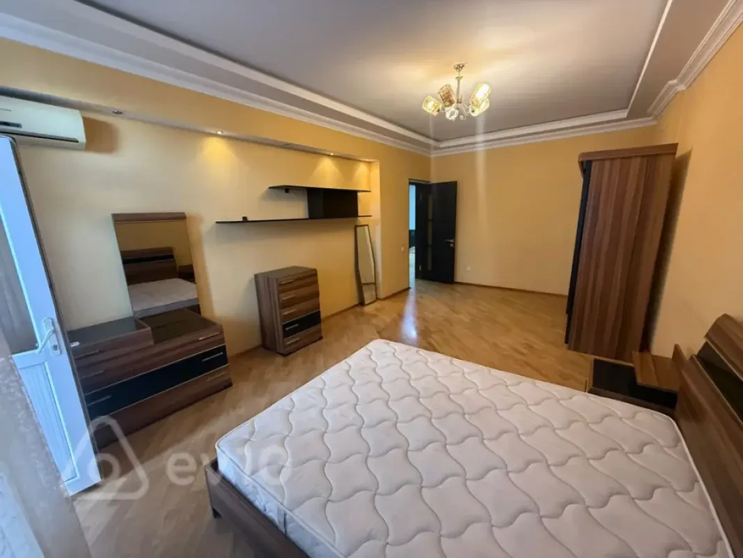 Kirayə verilir 3 otaqlı yeni tikili 105 m²